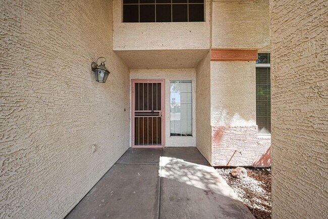 Foto del edificio - 5BD 3BA with Pool in West Chandler!