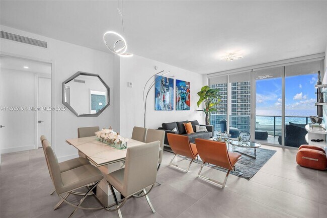 Foto del edificio - 17550 Collins Ave