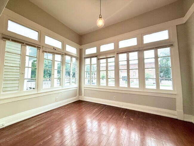 Foto del edificio - 1010 Dauphin St