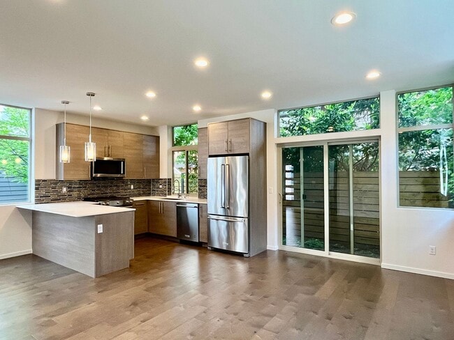 Building Photo - Charming Modern Stand-Alone Home in Ballar...