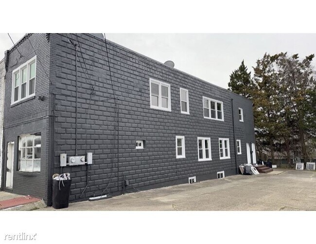 Building Photo - 2 br, 1.5 bath Duplex - 2225 Cove Road A
