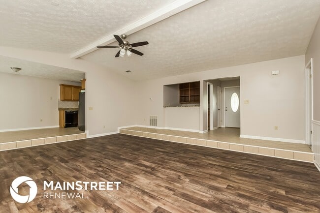 Building Photo - 8560 Glenwoods Dr