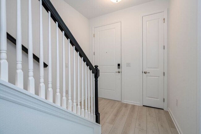 Foto del edificio - Modern 3-Bedroom 3.5-Bath Townhome with EV Charger, Smart Home Features, 2-Car Garage & Resort-St...