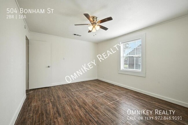 Building Photo - 504 Bonham St