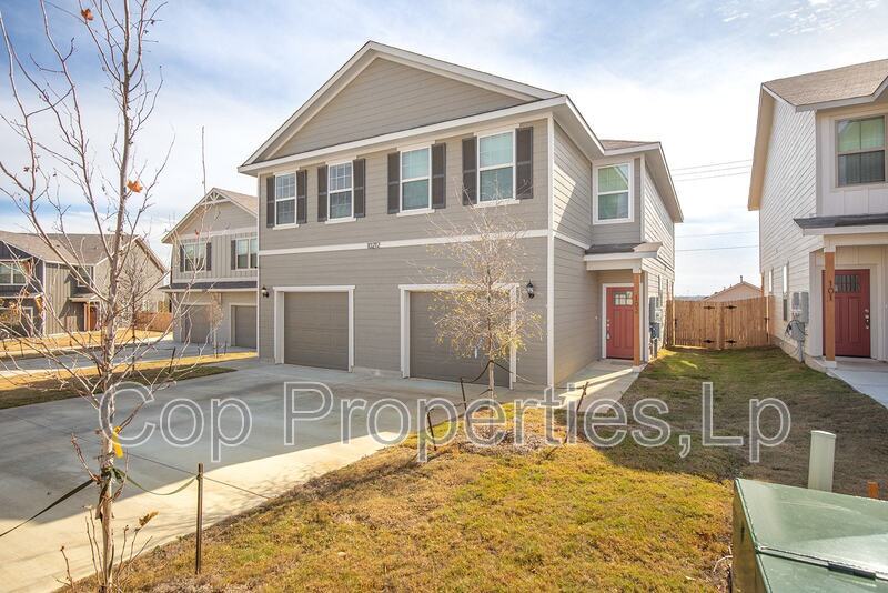 Foto principal - 10212 Eaglewood Nook