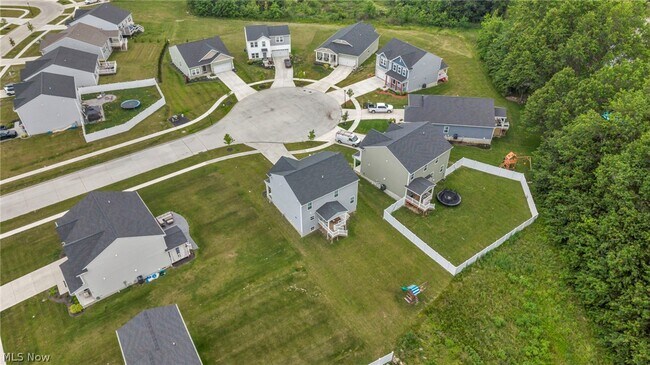 Foto del edificio - 704 Maple Hollow Ct