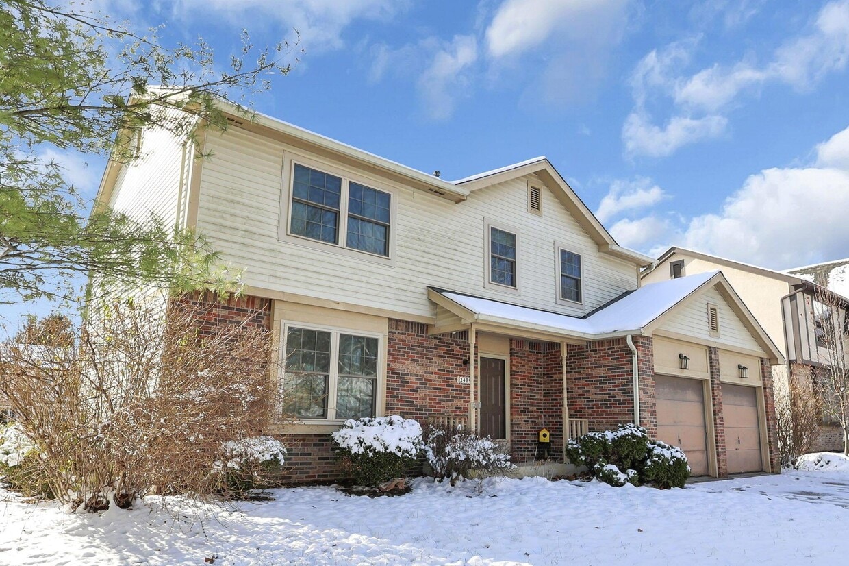 Primary Photo - 2419 Breathstone Dr