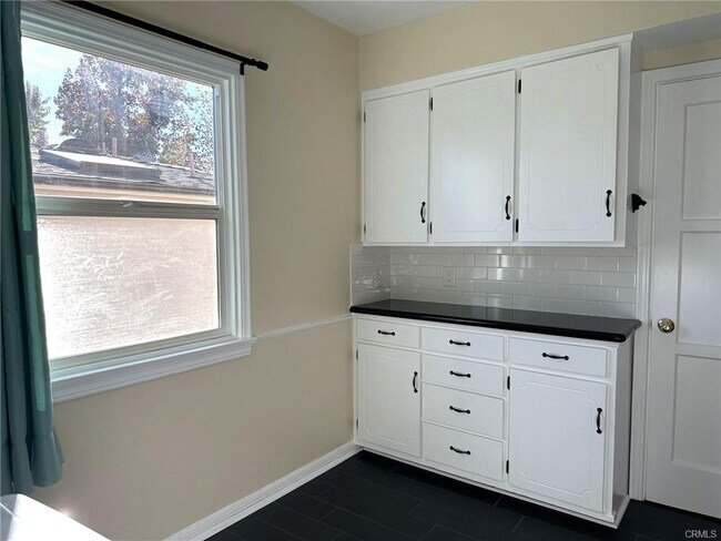 Foto del edificio - 2026 Pepper Dr