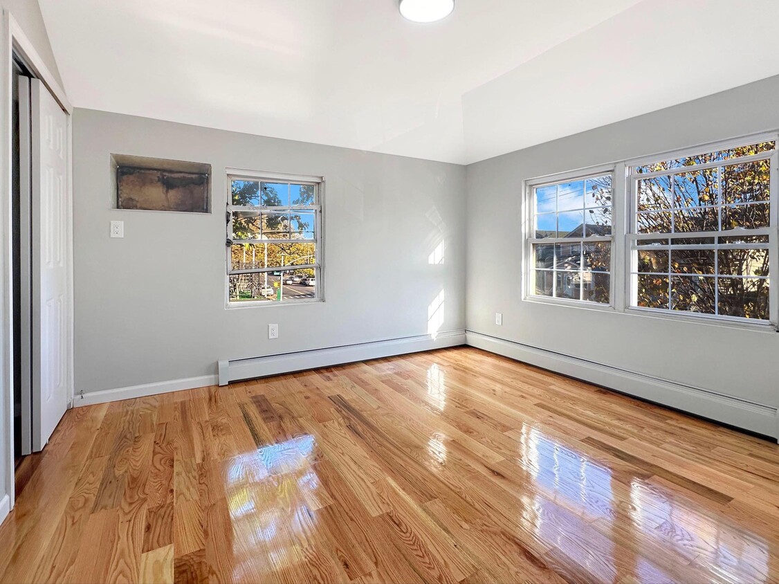 Foto principal - 19624 Hillside Ave