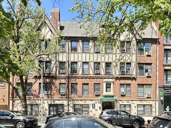 Building Photo - 562 W Arlington Pl