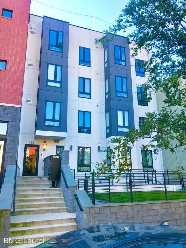 Foto del edificio - 1 br, 1.5 bath House - 1331 K St SE Unit 103