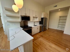 Building Photo - 1810 Sils Ave
