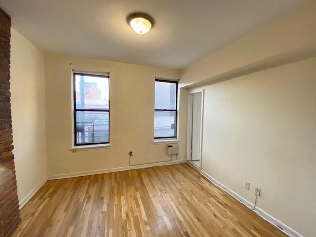 Foto del edificio - 276 1st St
