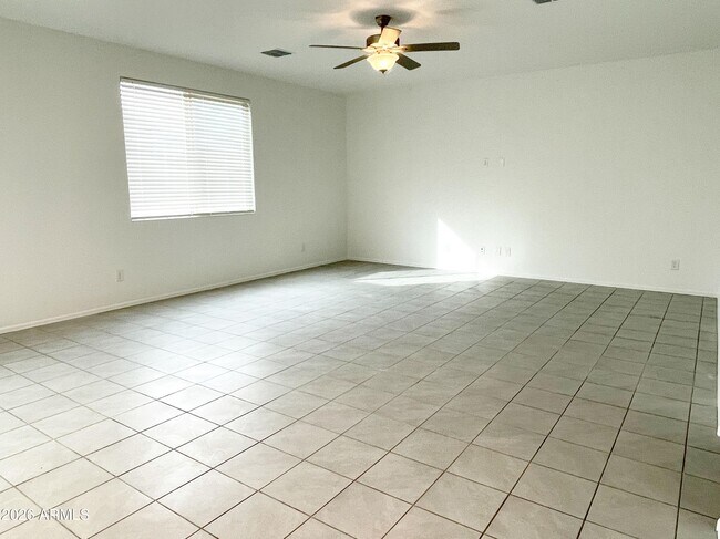 Foto del edificio - 15683 W Morning Glory St