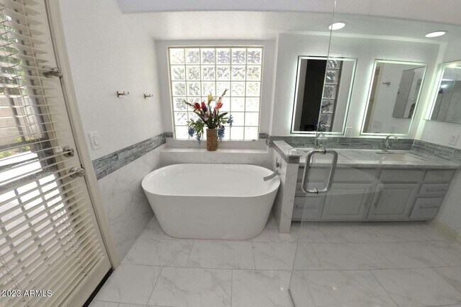 Foto del edificio - 4343 E Gatewood Rd