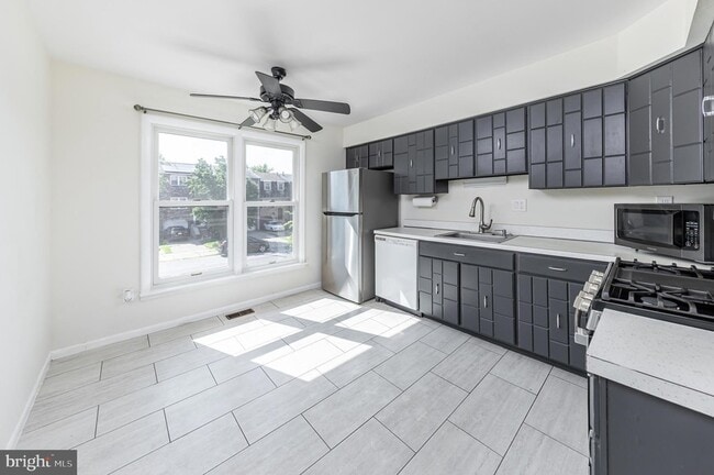 Building Photo - 1445 Boxwood Dr