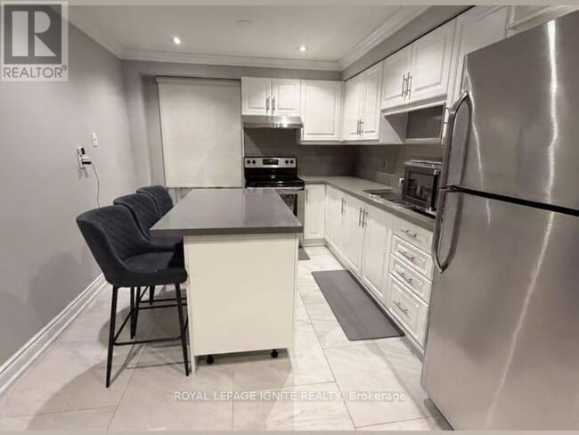 Building Photo - 147 Enderby Crescent