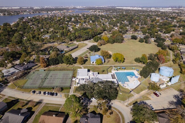 Foto del edificio - 326 Bayou View Dr