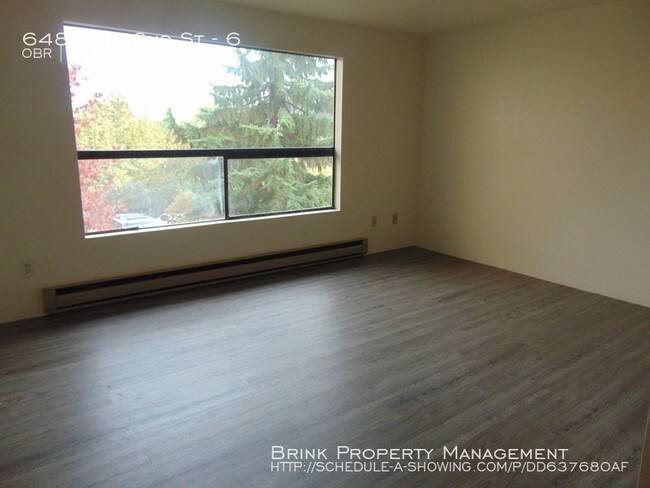 Foto del edificio - 648 S 152nd St