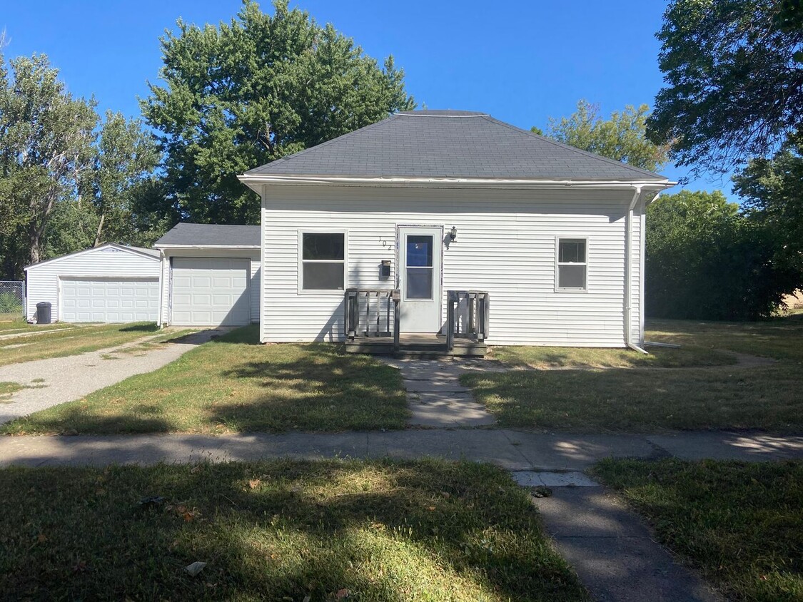 Primary Photo - 2 br, 1 bath House - 102 5th Street NW