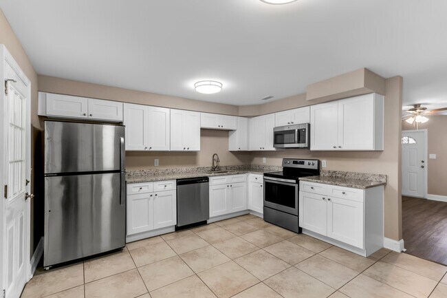 Building Photo - 4225 N Sandalwood Cir