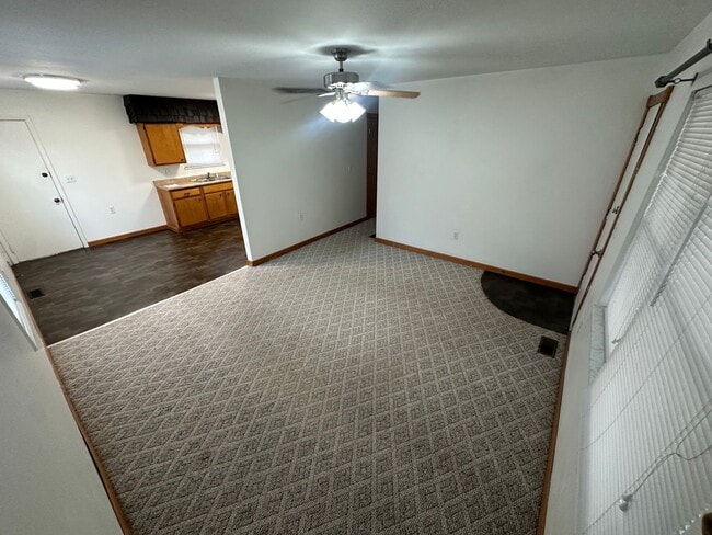 Foto del edificio - 3028 Meadowview Dr