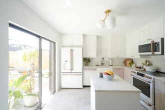 Building Photo - 917 9th Ct