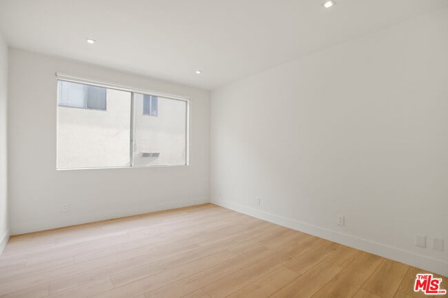 Foto del edificio - 10630 Wilkins Ave