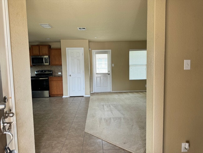 Building Photo - 1411 Dry Eagle