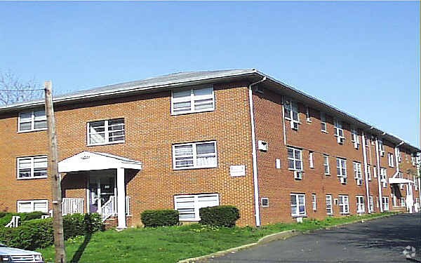 Exterior - 107 E Price St