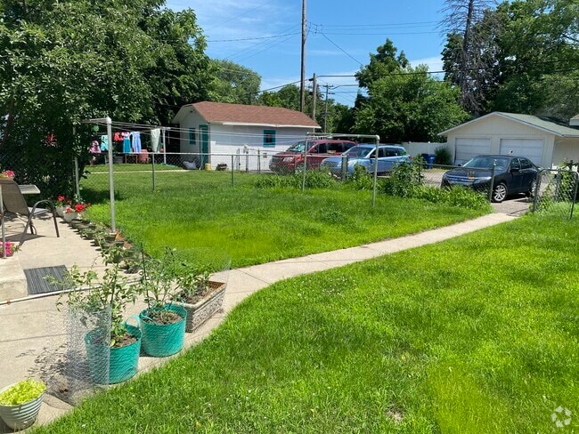 Backyard - 712 Washington Memorial Dr