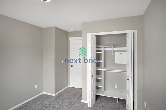 Building Photo - Beautiful Single-family house available fo...