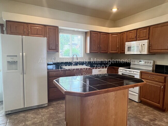 Foto del edificio - 6944 Lost Springs Dr