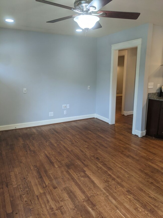 Foto del edificio - 105 W Longview St