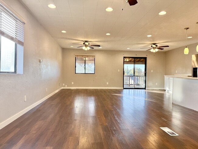 Foto del edificio - 7428 S 700 E