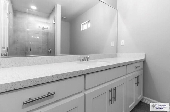 Foto del edificio - 2128 Norfolk Dr