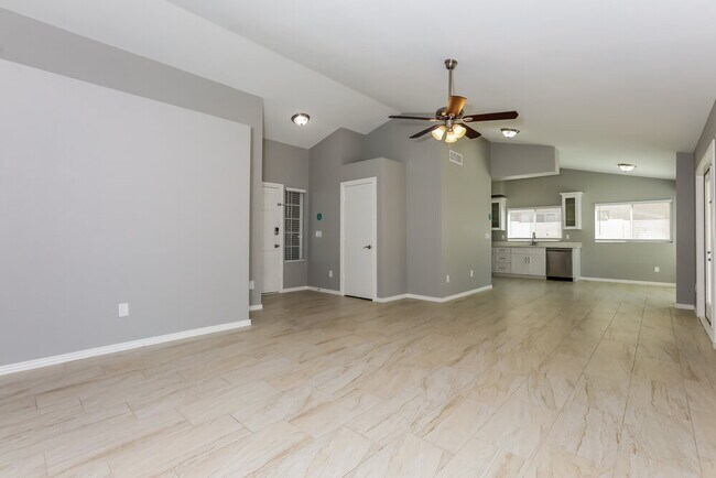 Foto del edificio - 4401 E Scott Ave