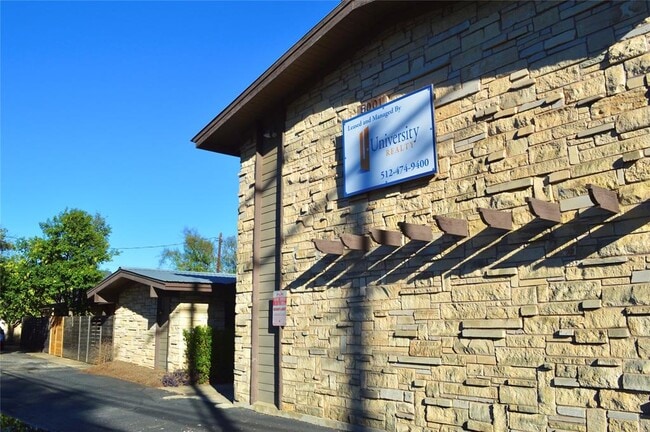 Foto del edificio - 5001 Bull Creek Rd