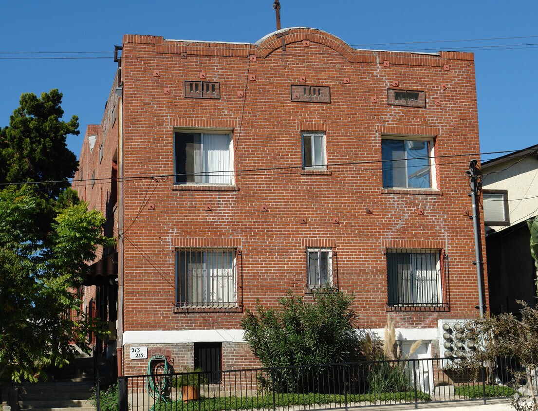 Foto principal - 213-215 N Alvarado St