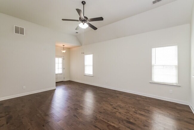 Building Photo - 1451 Switzer Dr