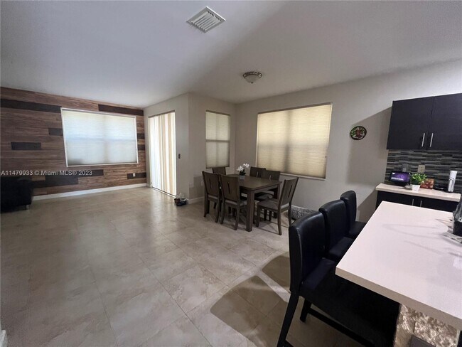 Foto del edificio - 10375 NW 70th Ln