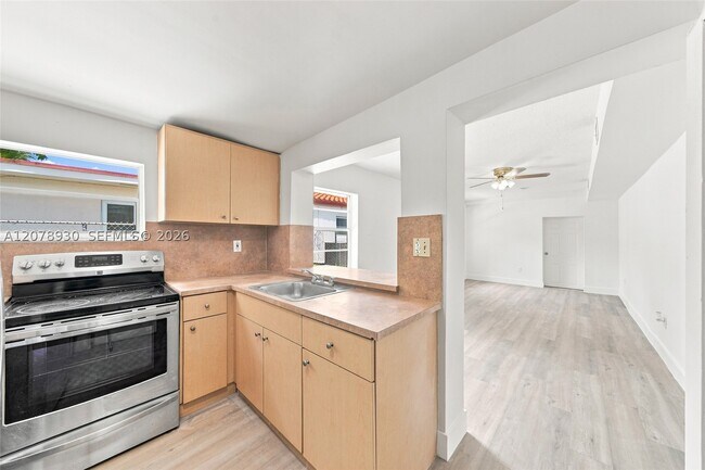 Building Photo - 402 NW 44th Ave