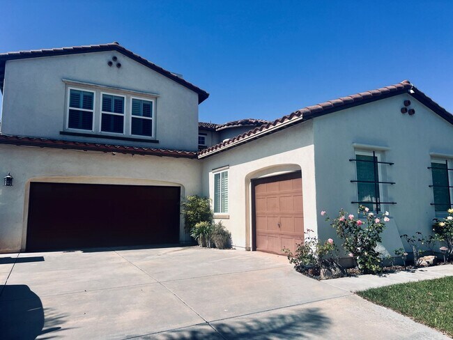 Building Photo - Arrowhead Golf Course Oceanside 5 Bedroom Home