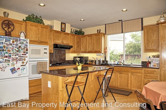 Building Photo - 4 br, 3 bath House - 8180 Rinconada Court