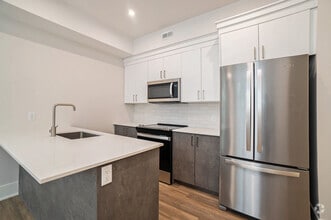 Building Photo - 404 Eden Av