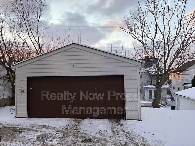 Building Photo - 4960 E 85th St