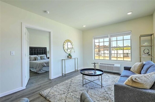 Building Photo - 327 Pine St