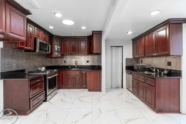 Foto del edificio - 6340 Wilbur Ave