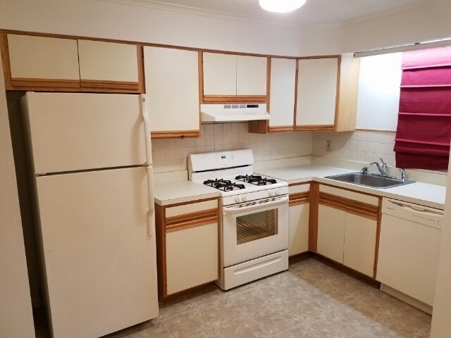 Kitchen - 39 Sam Bonnell Dr