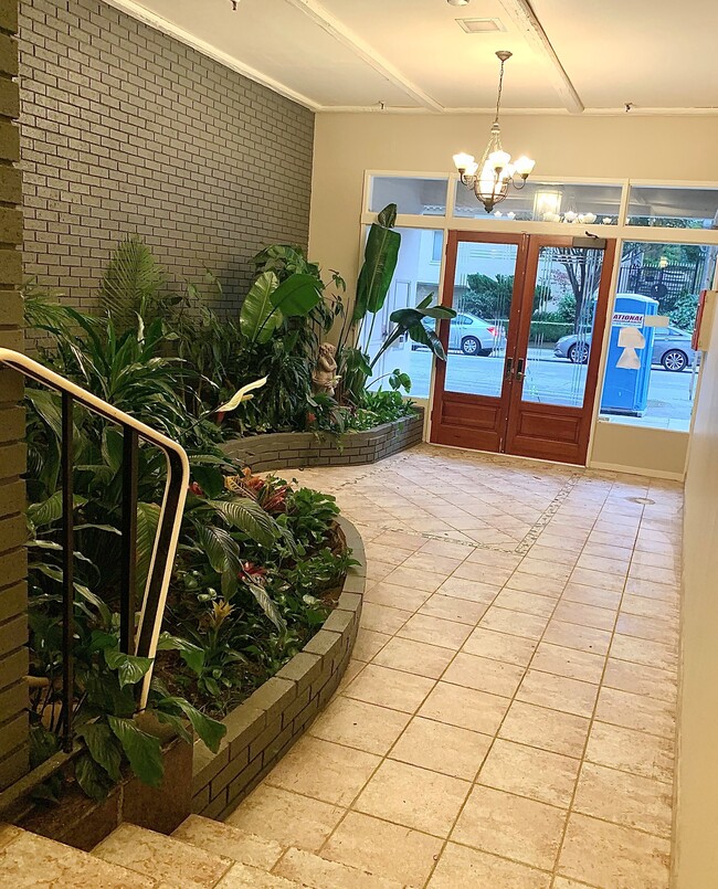 Lobby - 2120 Pacific Ave